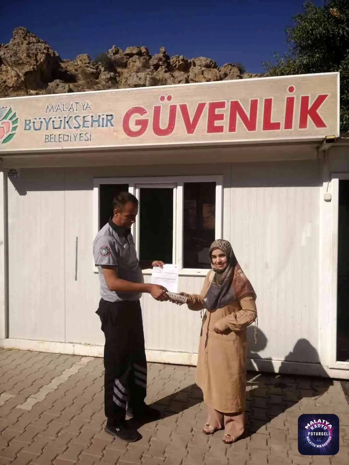 Güvenlik görevlilerinden örnek davranış