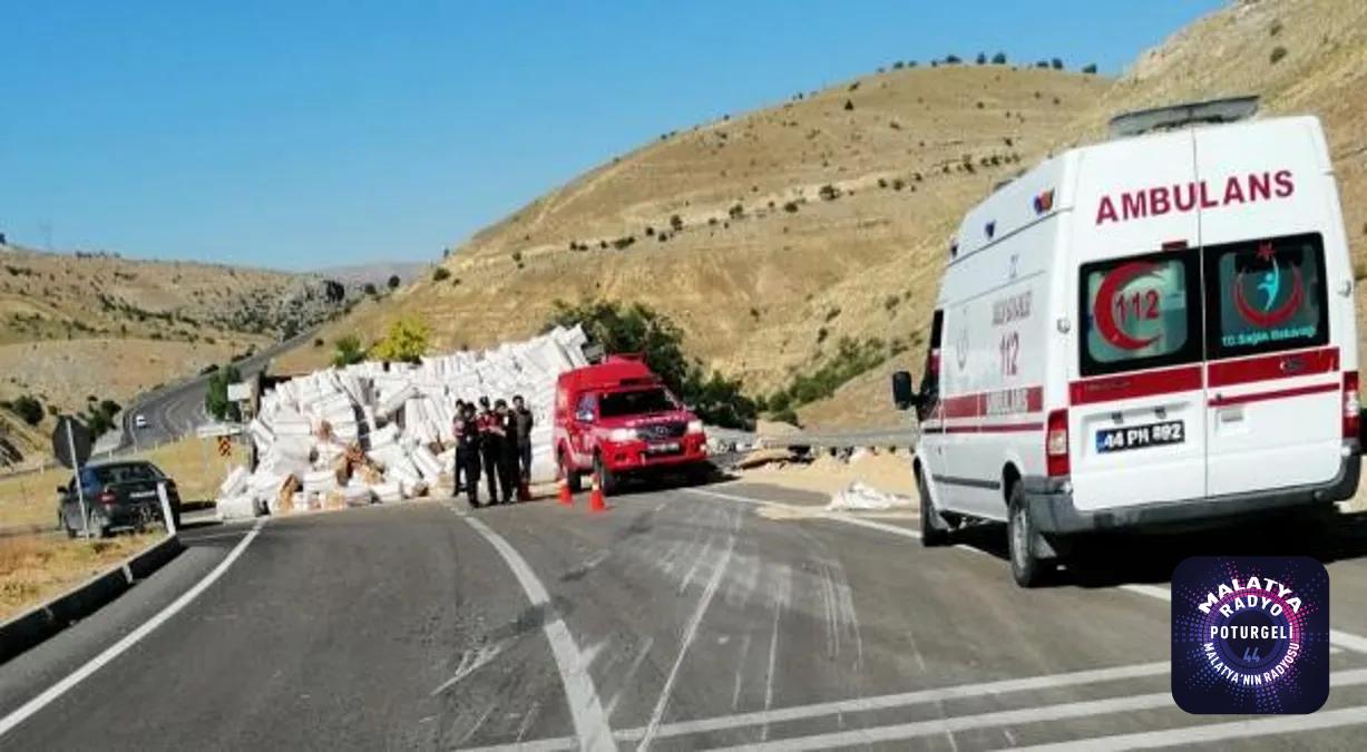 Malatya’da devrilen saman yüklü kamyonun sürücüsü öldü