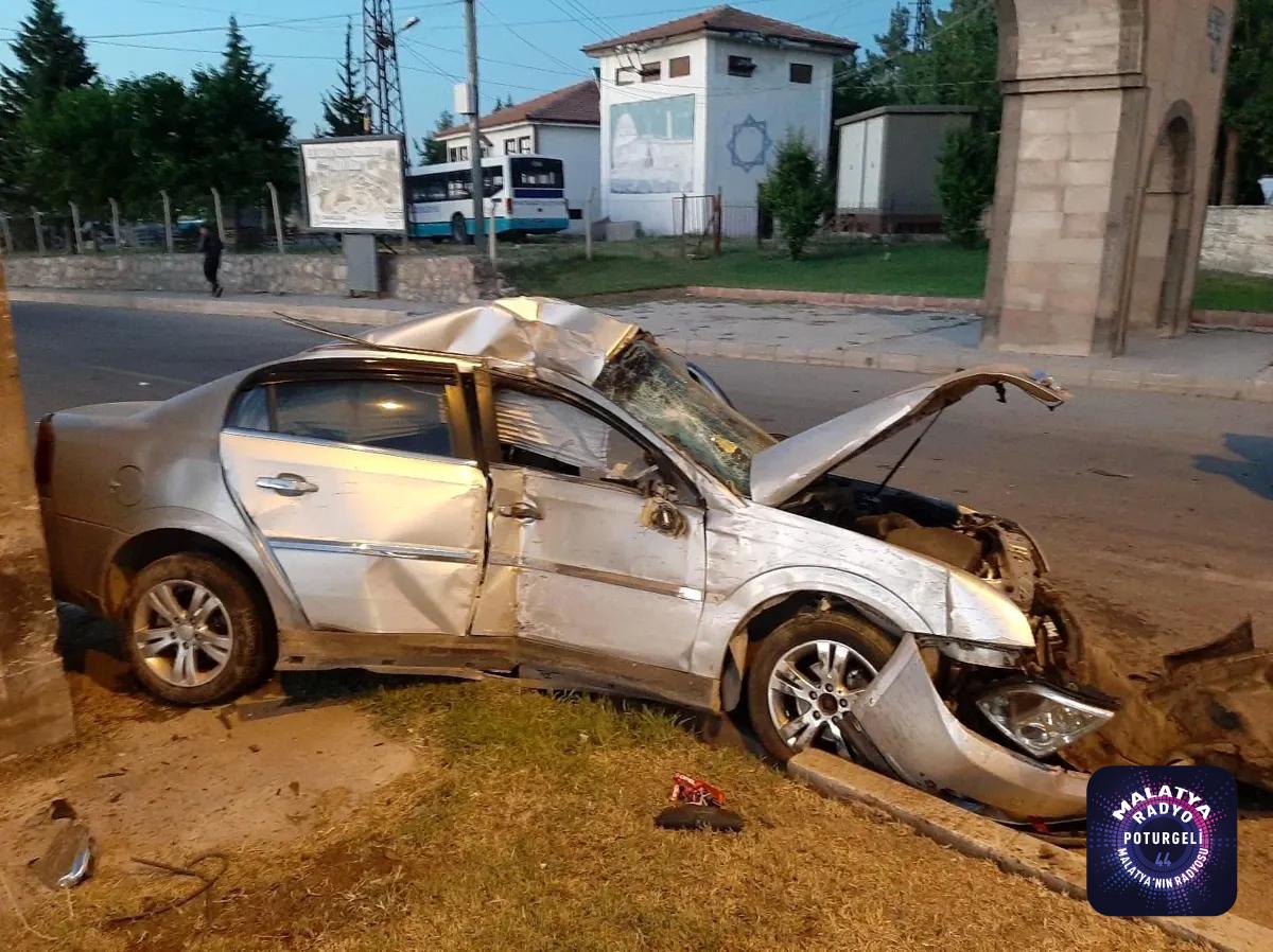 Son dakika haberi… Refüje çarpan otomobil takla attı: 1 yaralı