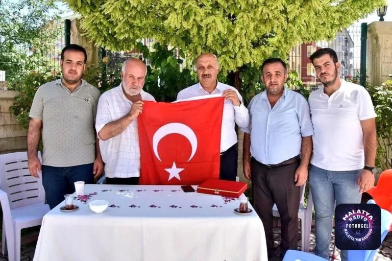 Zelyurt, 15 Temmuz şehidi Bozkurt’un kabrini ve ailesini ziyaret etti