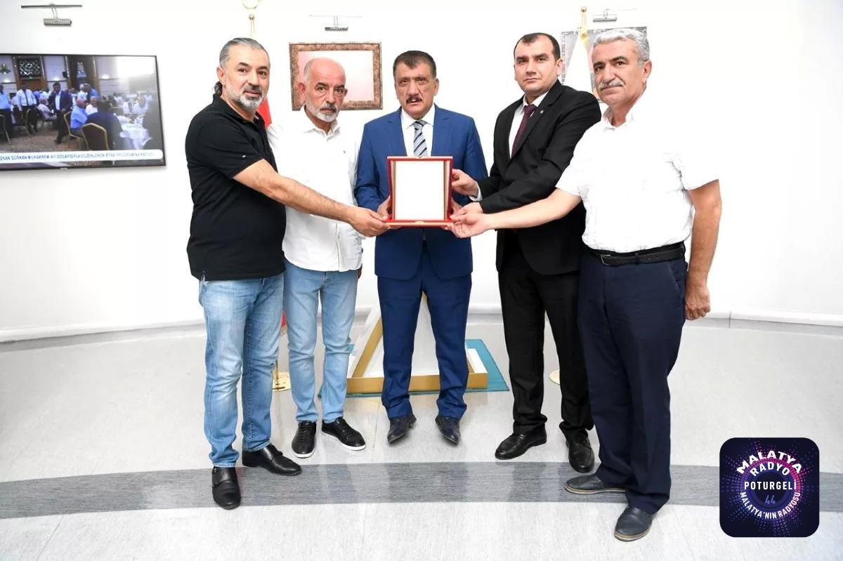 Esnaf Oda Başkanlarından Gürkan’a plaket