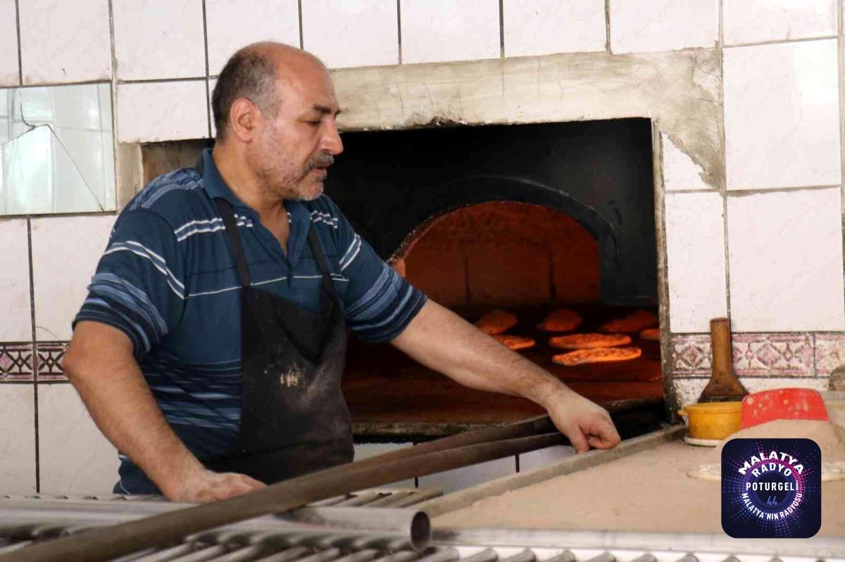 Fırıncıların 400 derece ateşin karşısında ekmek mücadelesi