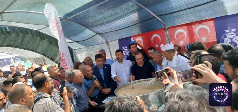 Malatya yerel: Akçadağ’da vatandaşlara aşure ikramı