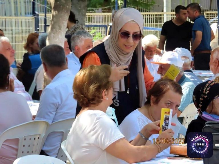 Son dakika haber… Polis ekipleri, kadınlara KADES’i anlattı