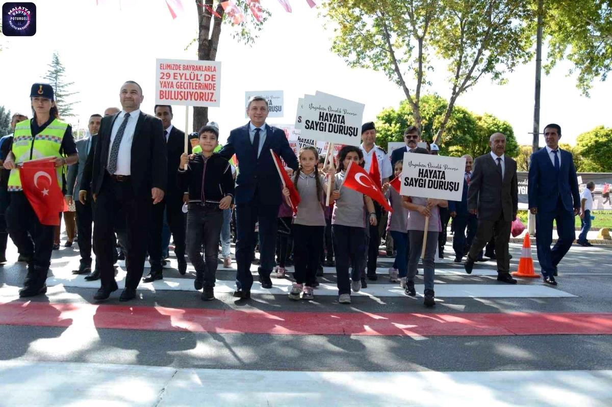 Malatya haberleri | Malatya’da yaya geçitleri kırmızıya boyandı