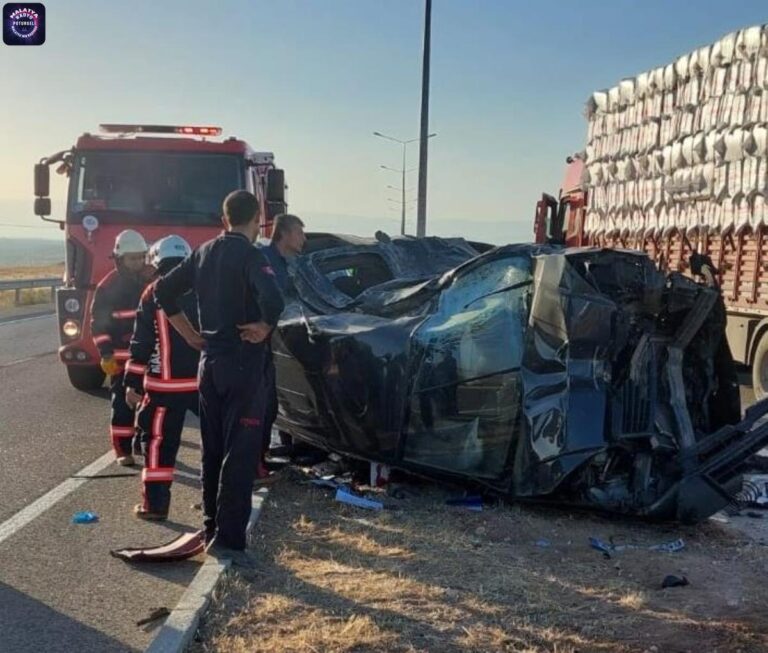 Son dakika haberi! Malatya’da hafif ticari araç ile kamyonun çarpıştığı kazada 2 kişi öldü