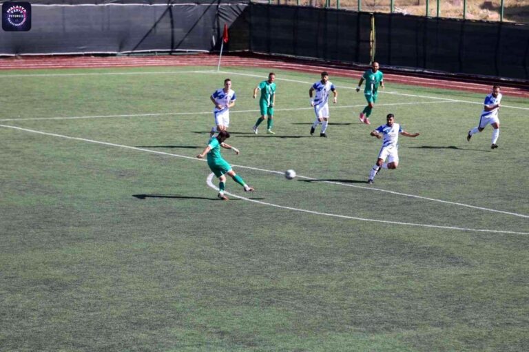 Malatya spor haberleri: TFF 3. Lig maçları: Malatya Arguvanspor: 1 Efeler 09 SFK: 1