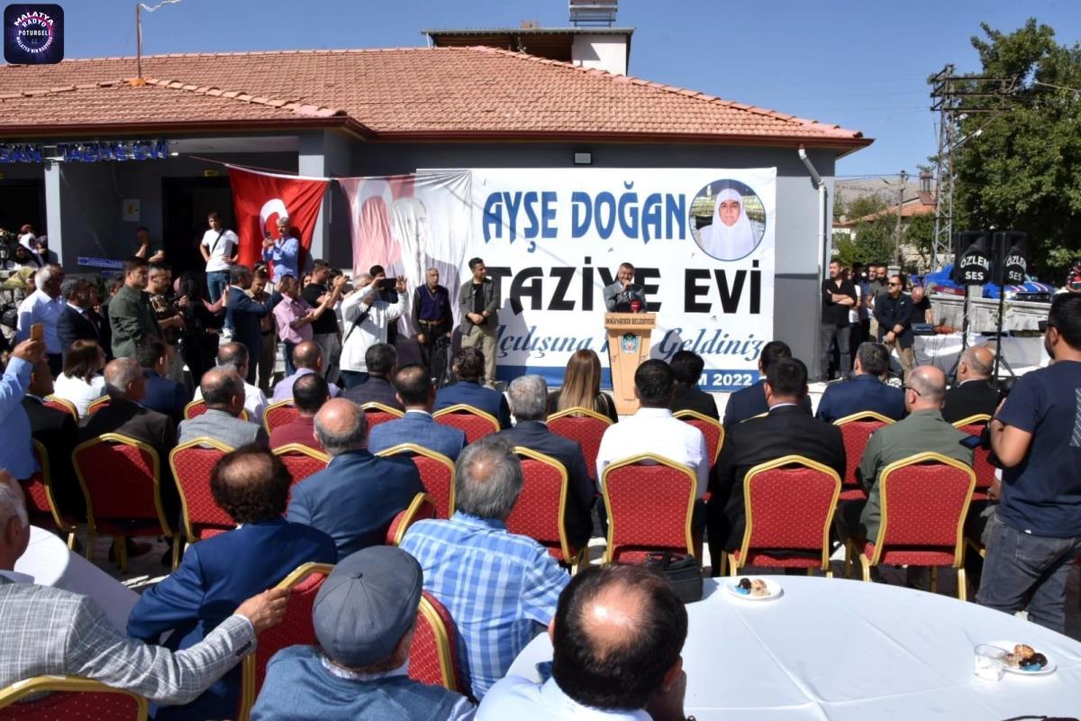 Sanatçı Latif Doğan’dan annesi adına taziye evi