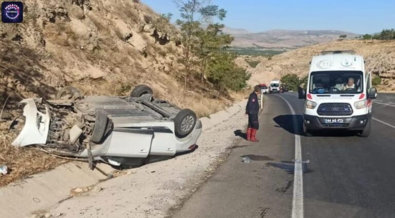 Son dakika haber | Malatya’da iki otomobilin çarpıştığı kazada 3 kişi yaralandı