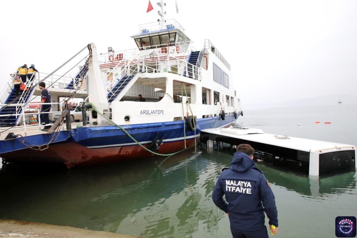 Göle uçan yolcu otobüsünde can pazarı