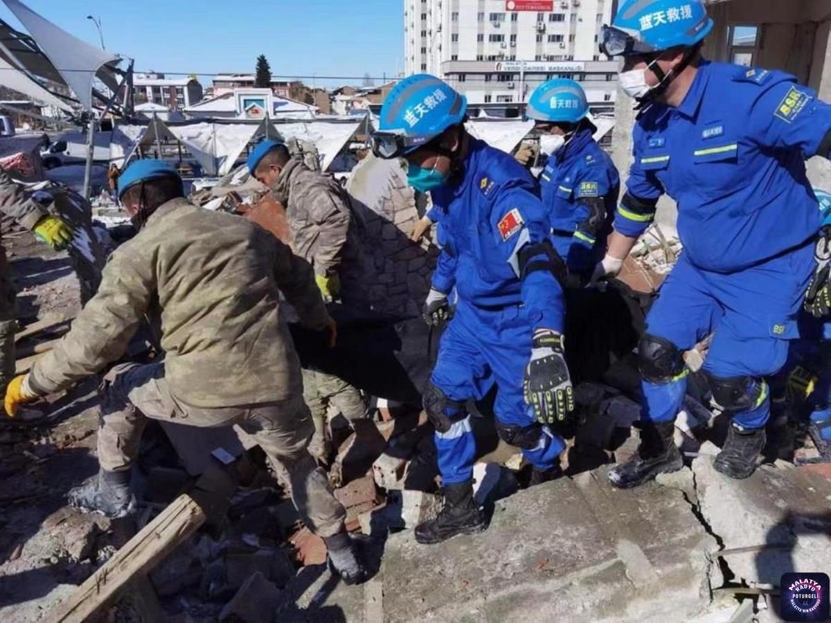 Çinli Kurtarma Görevlileri Deprem Bölgesinde Yaşadıklarını Anlattı