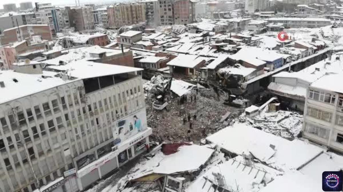 Deprem bölgesindeki enkazlar böyle görüntülendi