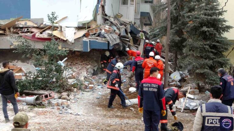 Depremde enkaz altında kalan kuran kursu hocasının cansız bedenine ulaşıldı