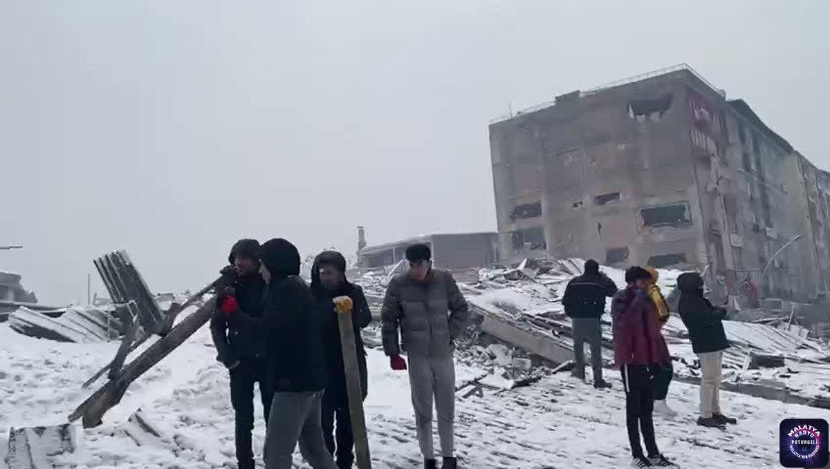 Malatya’da Deprem Nedeniyle Yıkılan Kırçuval Oteli’nin Sahibi Olan Battalgazi Belediye Başkan Yardımcısı Zafer Kırçuval Tutuklandı