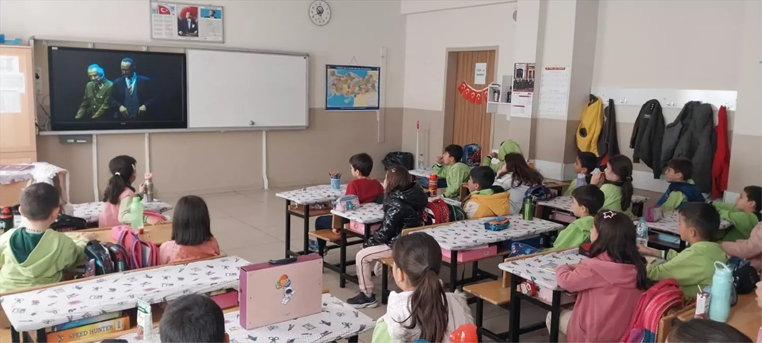 Malatya’da Cumhuriyet Haftası Etkinlikleri: Öğrencilere ‘Dersimiz Cumhuriyete Doğru’ Filmi İzletildi