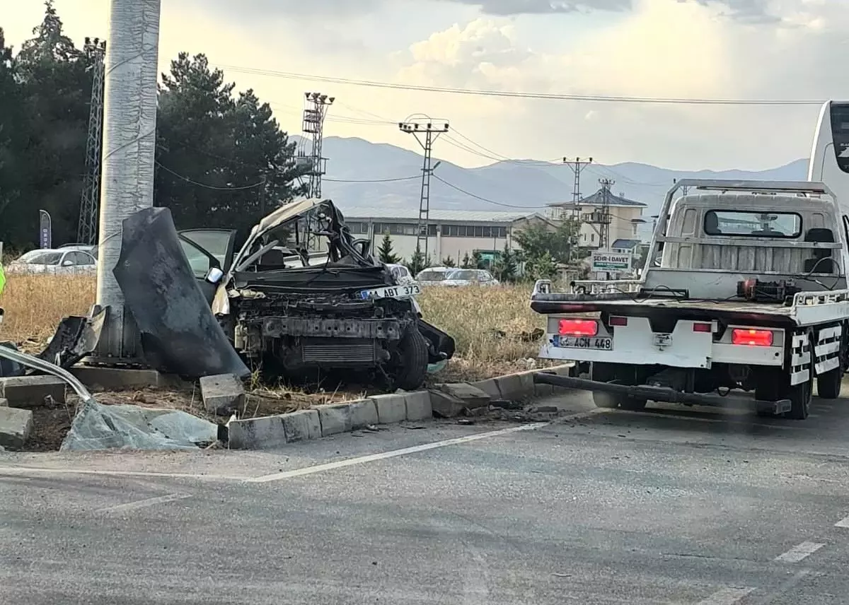 Malatya’da Otobüs ve Otomobil Çarpıştı: 1 Ölü, 1 Yaralı