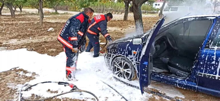 Malatya’da Park Halindeki Araçta Yangın Çıktı