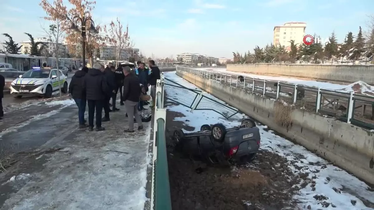 Kontrolden Çıkan Araç Sulama Kanalına Uçtu: Sürücü Yaralandı