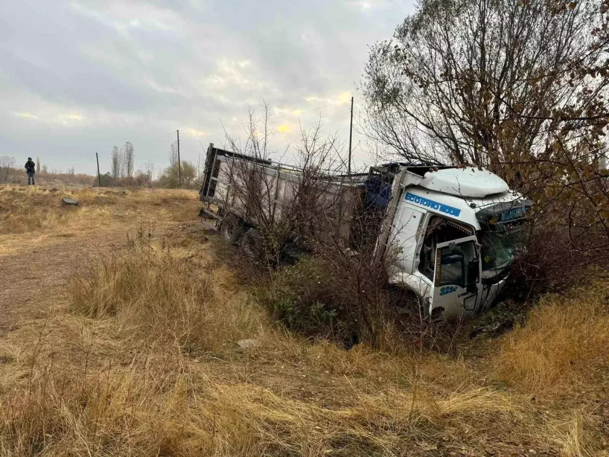 Malatya-Adıyaman Karayolunda Kazalar Zinciri: Balık Yüklü Kamyon Çekiciye Çarptı