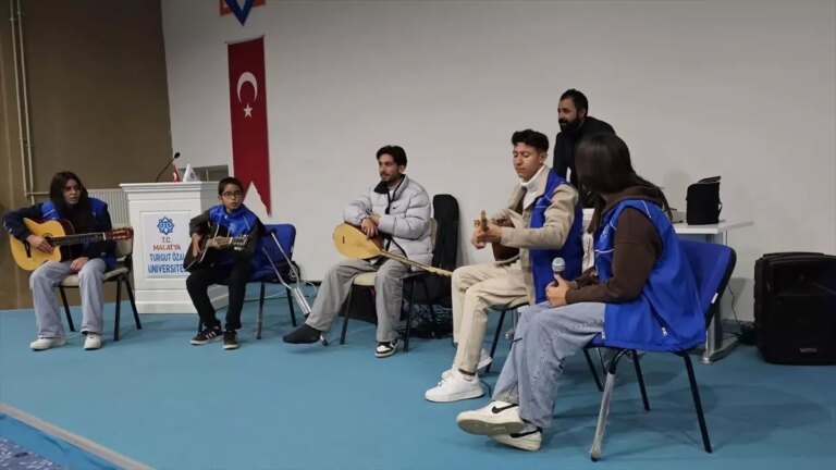 Malatya Turgut Özal Üniversitesi’nde ‘Eğlenceli Günler Sağlıklı Gülüşler’ Etkinliği Düzenlendi