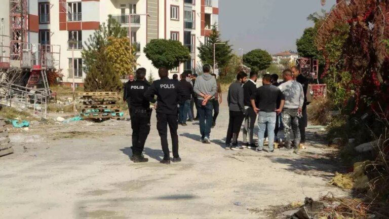 Malatya’da Boşaltılan Apartmanda El Bombası ve Mermiler Bulundu