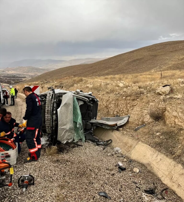 Malatya’da Otomobil Devrildi: 1’i Ağır 5 Yaralı