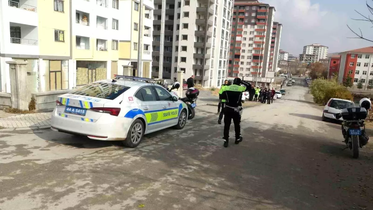 Malatya’da Otomobil Öğrencilerin Arasına Daldı: 8 Yaralı