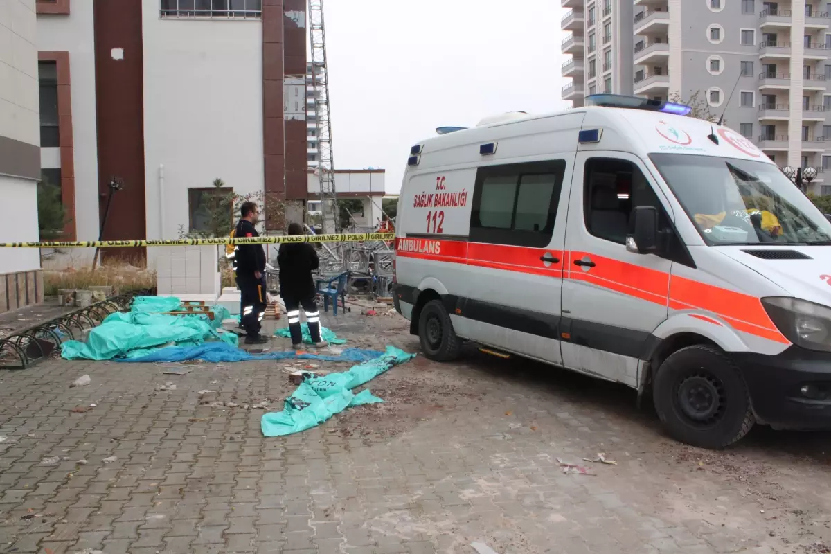 Malatya’da Tadilat İskele Çöktü: İki İşçi Hayatını Kaybetti