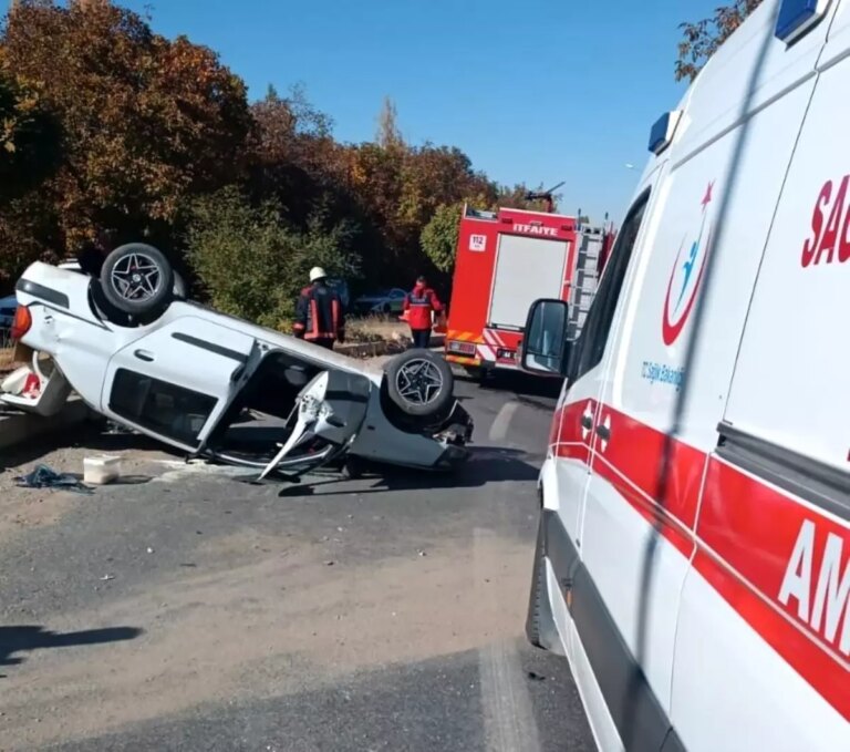 Malatya’da Takla Atan Otomobilde 2 Yaralı