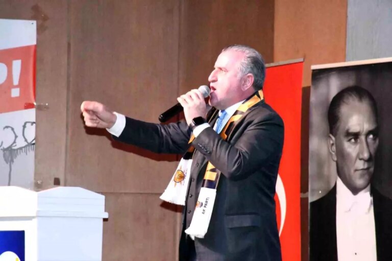 Bakan Bak: “Dünyada gençliğe en büyük yatırım yapan lider Erdoğan’dır”