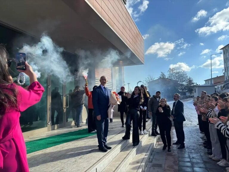 Cemal Üstündağ 44 Yıl Sonra Emekli Oldu