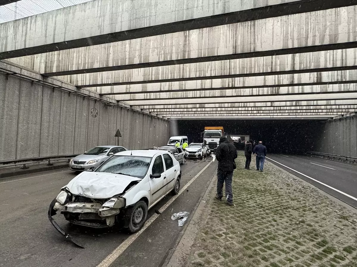 Malatya’da 7 Araçla Zincirleme Trafik Kazası: 6 Yaralı