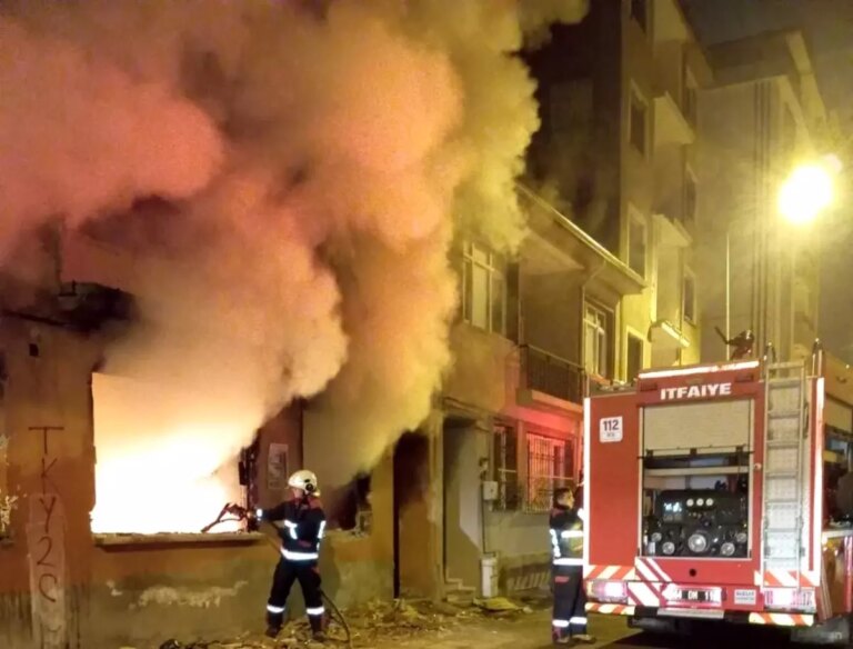 Malatya’da Metruk Binada Yangın Çıktı