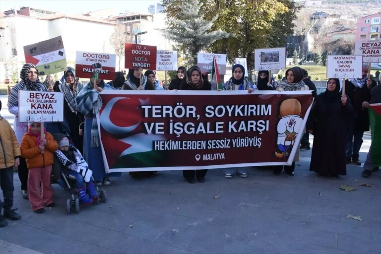 Malatya’da Sağlık Çalışanları İsrail Saldırılarını Protesto Etti