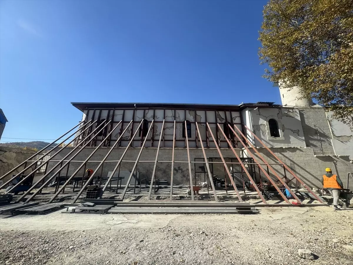 Malatya’daki Camii Kebir’in Onarım Çalışmaları Devam Ediyor