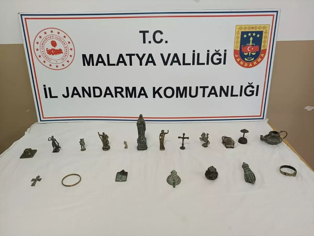 Malatya’da Tarihi Eser Operasyonu: 15 Heykel ve Diğer Eşyalar Ele Geçirildi